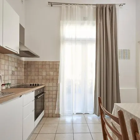 In Slatine With Terrace, Air Conditioning, Wifi Τρογκίρ