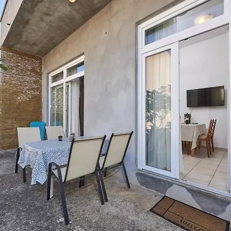 In Slatine With Terrace, Air Conditioning, Wifi Διαμέρισμα *