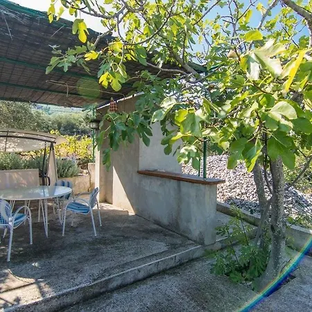In Slatine With Terrace, Air Conditioning, Wifi Τρογκίρ