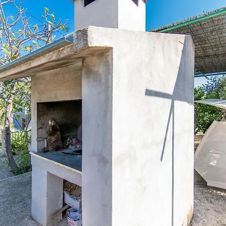 In Slatine With Terrace, Air Conditioning, Wifi * Τρογκίρ