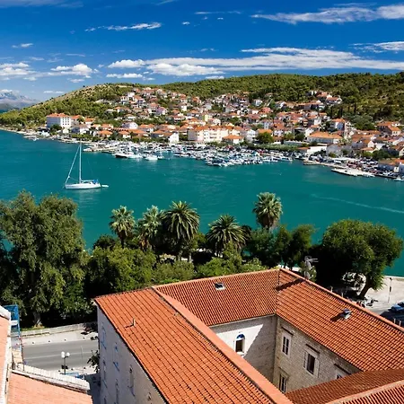 Διαμέρισμα In Slatine With Terrace, Air Conditioning, Wifi *