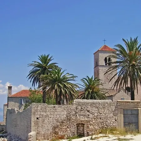 Διαμέρισμα In Slatine With Terrace, Air Conditioning, Wifi